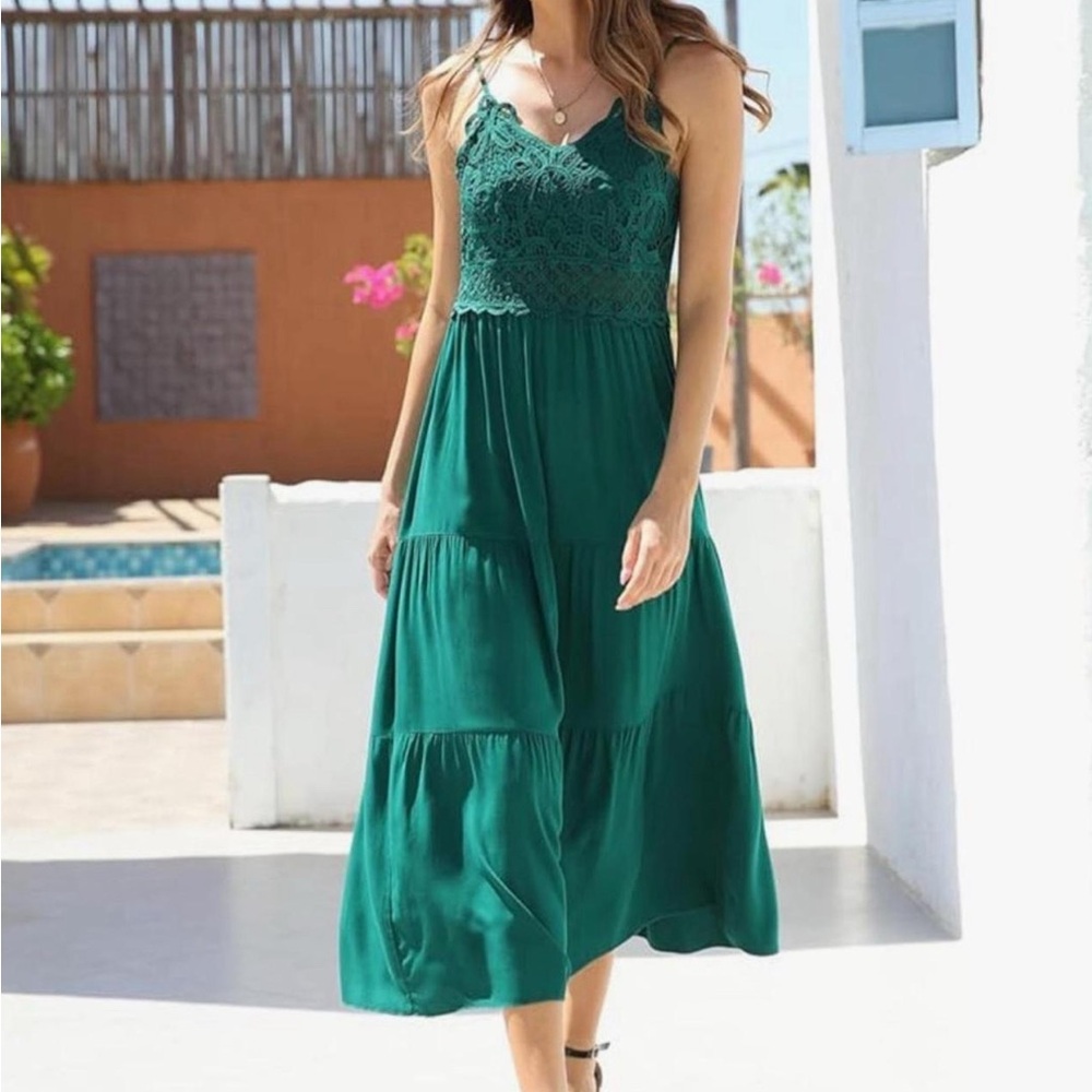 Elegant Green Flowy Lace Maxi Dress